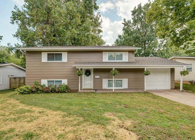 Property at 530 E Edgewood St, Springfield, MO 65807, 4 beds, 2.5 baths