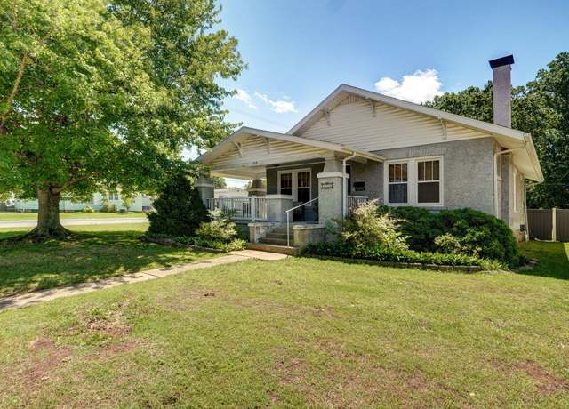 Property at 559 E Pleasant St, Mt Vernon, MO 65712, 3 beds, 2 baths