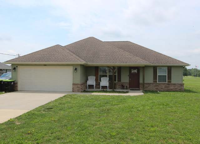 Property at 1048 W Thoroughfare St, Seymour, MO 65746, 3 beds, 2 baths