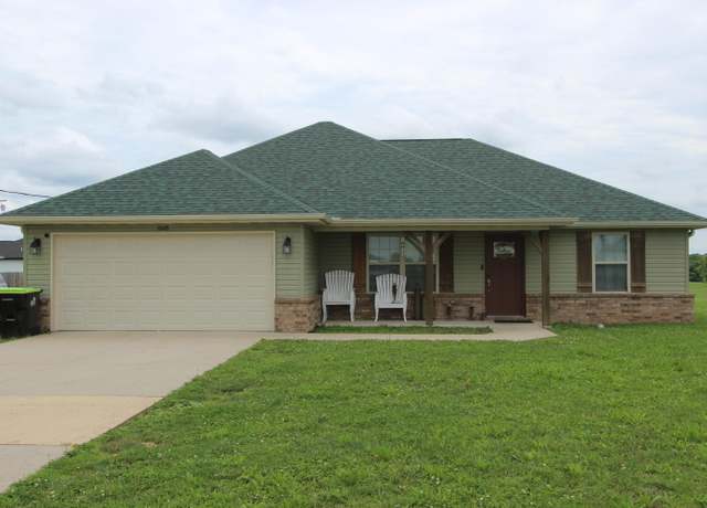Property at 1048 W Thoroughfare St, Seymour, MO 65746, 3 beds, 2 baths