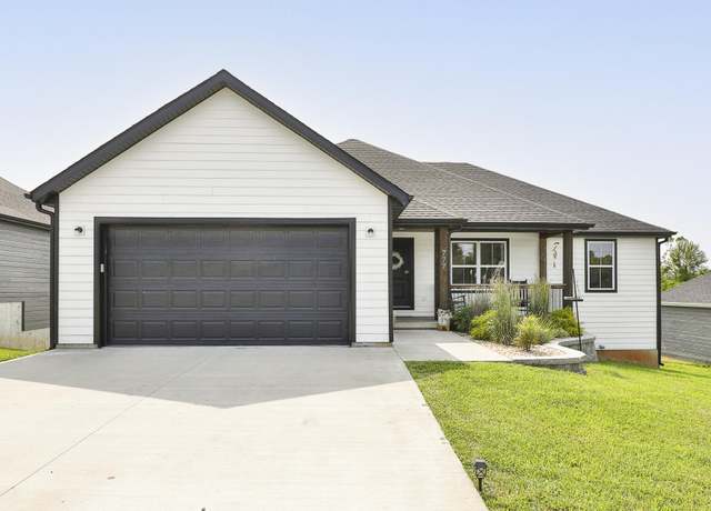 Property at 777 S Elm St, Marshfield, MO 65706, 5 beds, 3 baths
