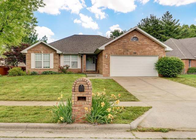 Property at 3675 E Bowman St, Springfield, MO 65809, 3 beds, 2 baths
