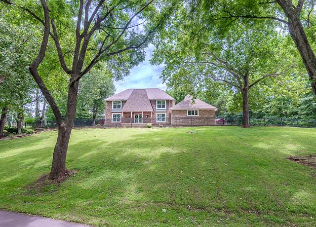 Property at 5388 S Woodcliffe Dr, Springfield, MO 65804, 5 beds, 4 baths