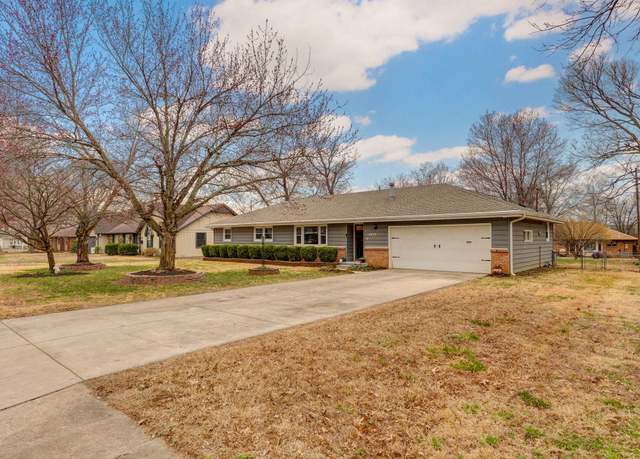 Property at 4059 S Broadway Ave, Springfield, MO 65807, 3 beds, 3 baths