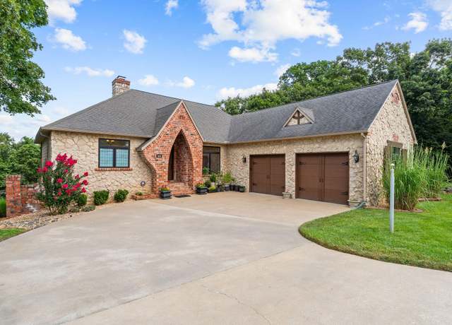 Property at 415 Arizona Dr, Branson, MO 65616, 4 beds, 3 baths