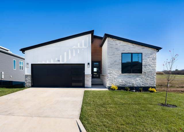 Property at 2605 W Goldfinch Dr, Ozark, MO 65721, 5 beds, 3 baths
