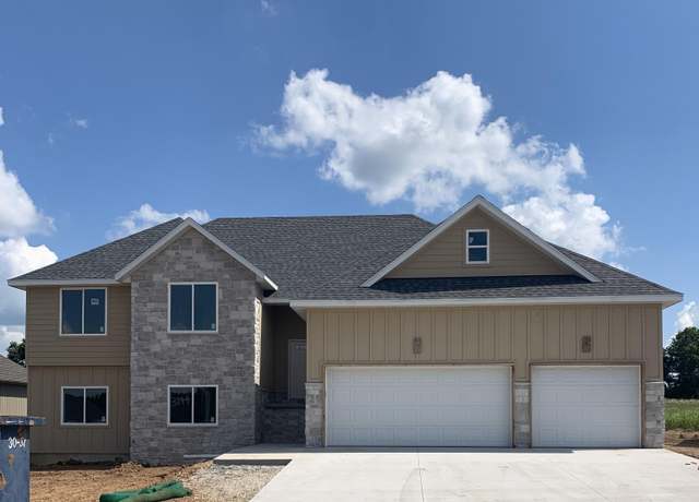 Property at 3044 E Heritage St, Republic, MO 65738, 5 beds, 3.5 baths