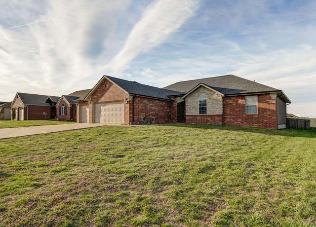 Property at 1471 Woodland Rd, Marshfield, MO 65706, 4 beds, 2 baths