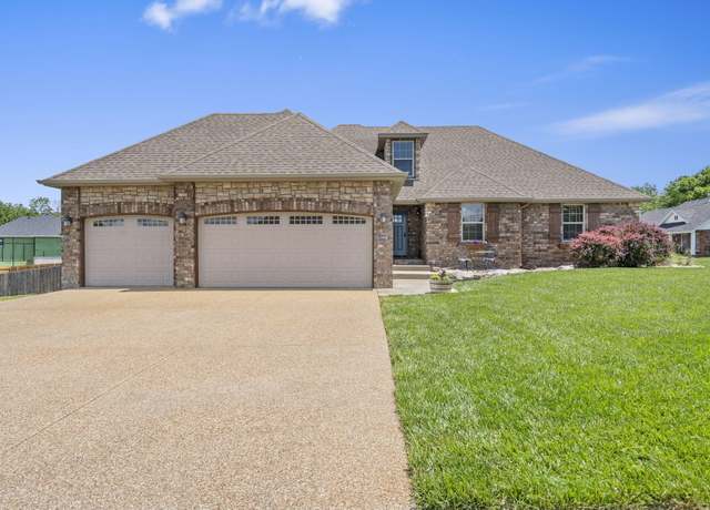 Property at 1388 S Eastland Ave, Springfield, MO 65802, 5 beds, 3 baths