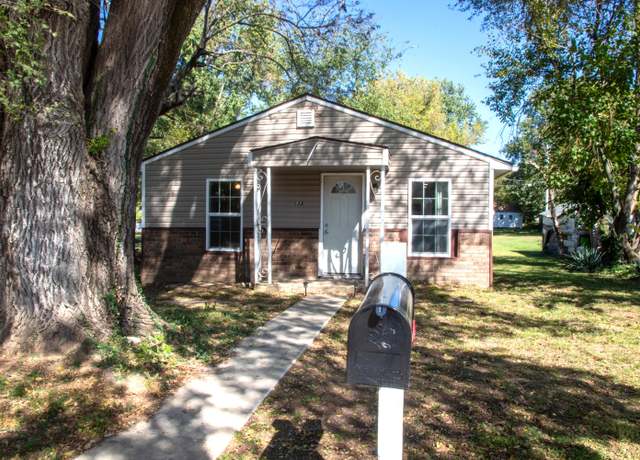 Property at 133 W Delta St, Aurora, MO 65605, 2 beds, 1 bath