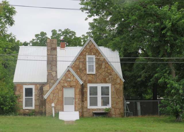 Property at 747 West Broadway St, West Plains, MO 65775, 3 beds, 2 baths