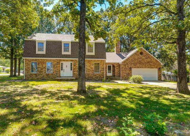 Property at 612 E Glendale St, Aurora, MO 65605, 4 beds, 2.5 baths