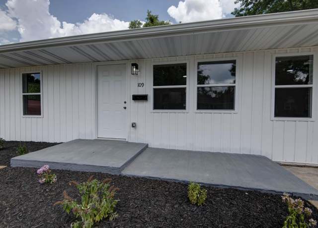 Property at 109 E Hadley St, Aurora, MO 65605, 3 beds, 2 baths