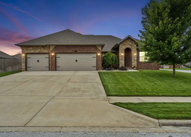 Property at 656 N Maplewood Hills Rd, Nixa, MO 65714, 4 beds, 2.5 baths