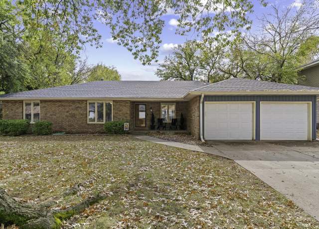 Property at 1528 E Hanover St, Springfield, MO 65804, 3 beds, 2.5 baths