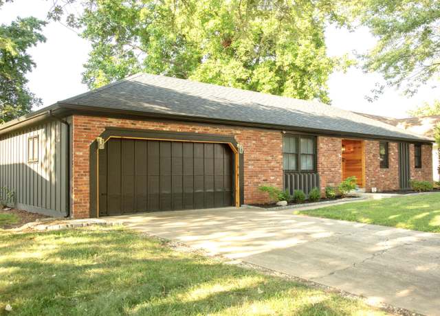 Property at 1142 E Woodland St, Springfield, MO 65807, 3 beds, 2 baths