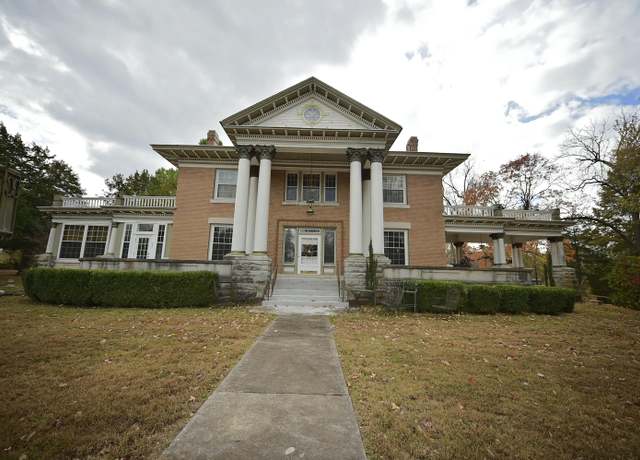 Property at 847 S Scenic Ave, Springfield, MO 65802, 5 beds, 4.5 baths
