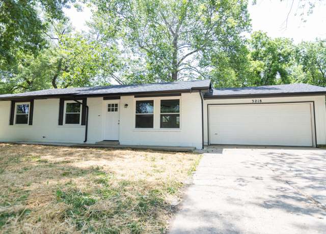 Property at 3218 W Countryside Dr, Springfield, MO 65807, 3 beds, 2 baths