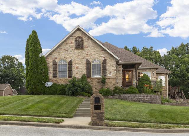 Property at 1225 W Wildcherry St, Ozark, MO 65721, 5 beds, 4 baths