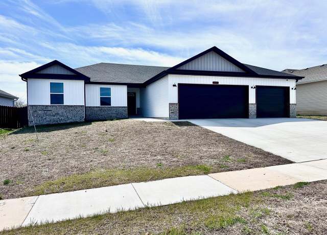 Property at 3364 W Hill St, Springfield, MO 65803, 4 beds, 2 baths