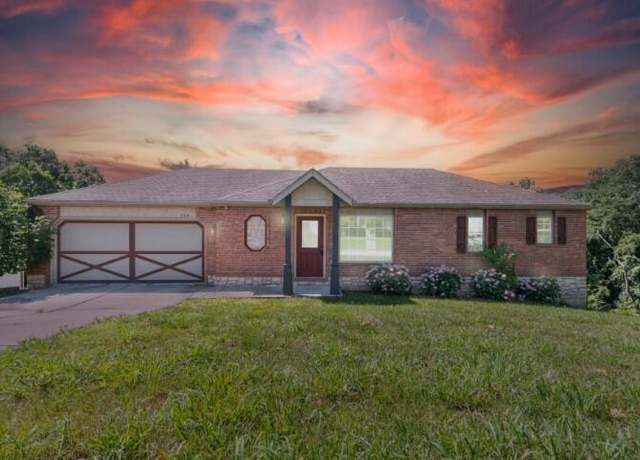 Property at 223 Roundhill Rd, Branson, MO 65616, 4 beds, 2.5 baths