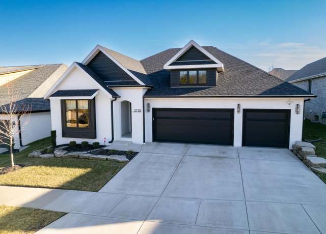 Property at 3738 E Woodhue St, Springfield, MO 65802, 3 beds, 2.5 baths