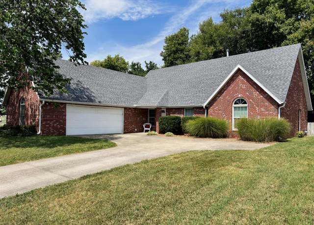 Property at 3639 E Bowman St, Springfield, MO 65809, 3 beds, 2 baths