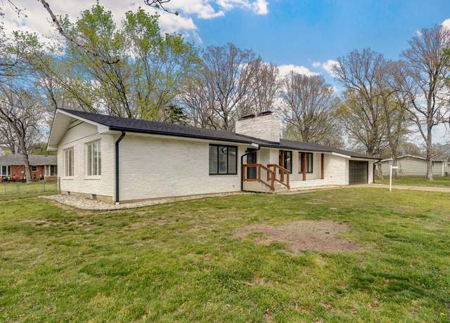 Property at 704 King St, Mt Vernon, MO 65712, 3 beds, 1.5 baths