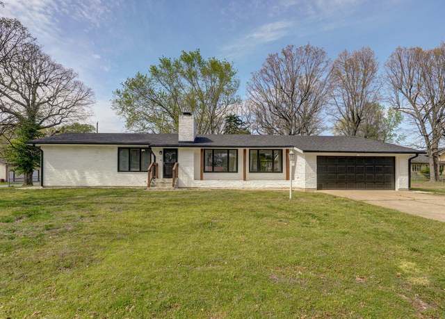 Property at 704 King St, Mt Vernon, MO 65712, 3 beds, 1.5 baths