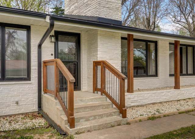 Property at 704 King St, Mt Vernon, MO 65712, 3 beds, 1.5 baths