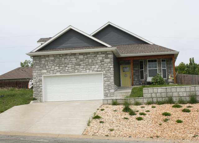 Property at 1312 Justins Trl, Neosho, MO 64850, 4 beds, 2 baths