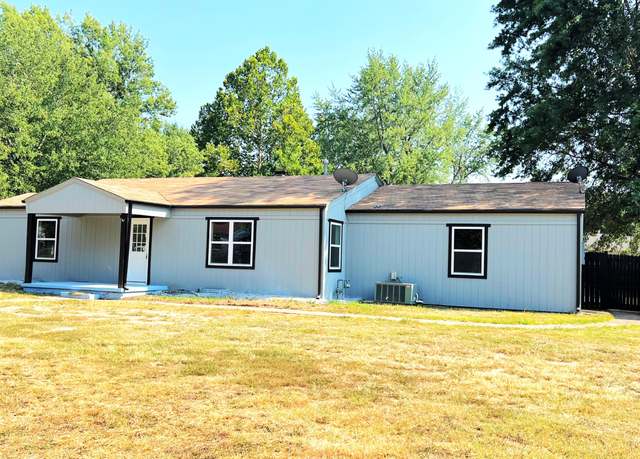 Property at 467 W County St, Monett, MO 65708, 3 beds, 2 baths