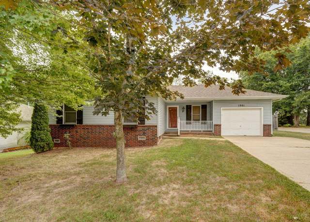 Property at 1901 S 16th St, Ozark, MO 65721, 3 beds, 1 bath
