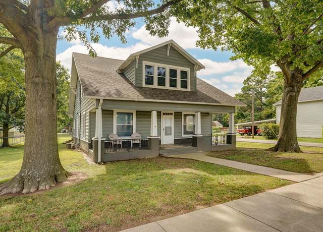 Property at 1003 S Hickory St, Mt Vernon, MO 65712, 5 beds, 2 baths