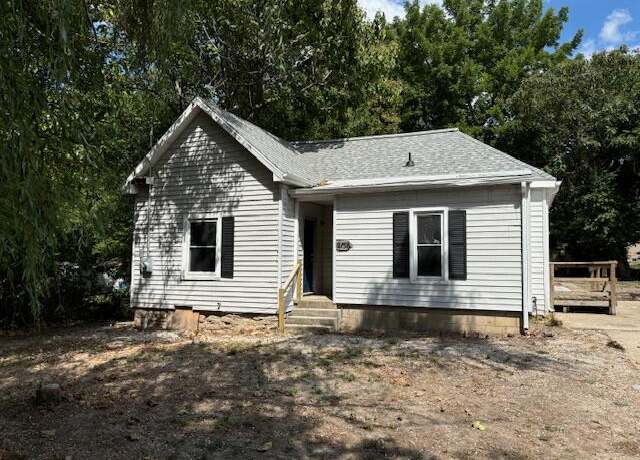 Property at 2136 N Washington Ave, Springfield, MO 65803, 3 beds, 2 baths