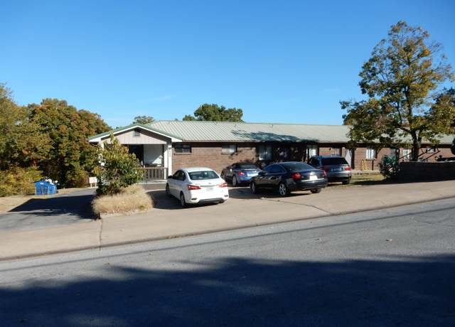 Property at 208 S Old County Rd, Branson, MO 65616, 18 beds