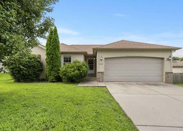 Property at 1300 W Robin St, Ozark, MO 65721, 3 beds, 2 baths