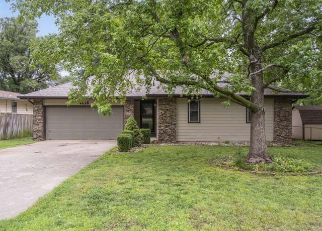 Property at 4535 W La Casa St, Springfield, MO 65802, 3 beds, 2 baths
