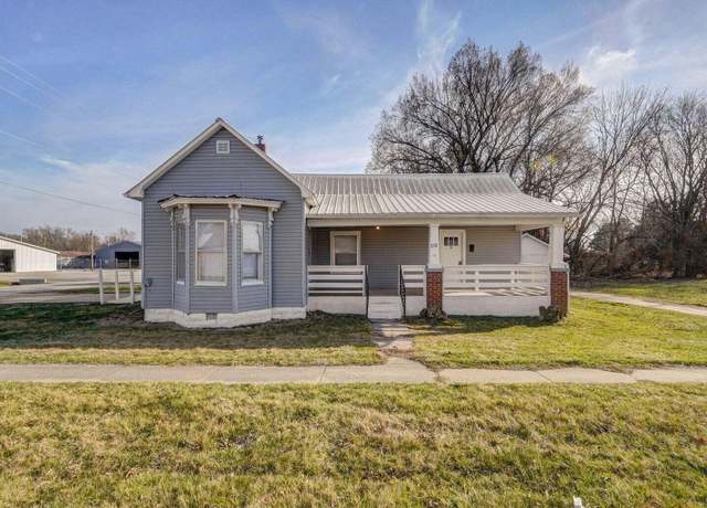 Property at 252 Commercial St, Marshfield, MO 65706, 3 beds, 2 baths