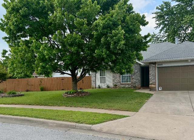 Property at 3943 W Kay Pointe Blvd, Springfield, MO 65802, 3 beds, 2 baths