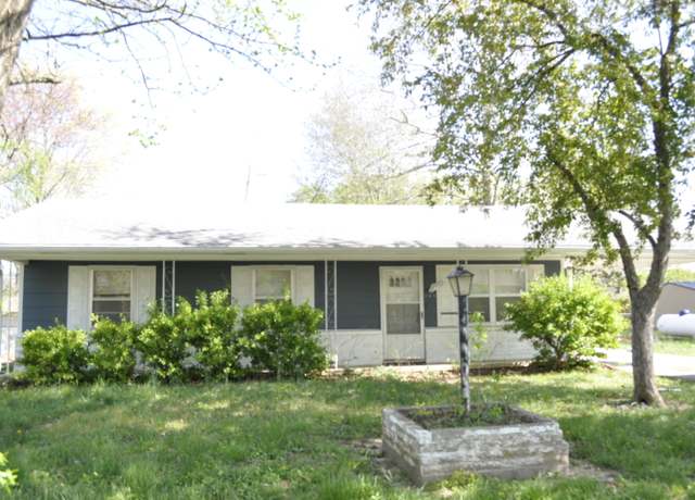 Property at 205 E Pennell St, Bolivar, MO 65613, 3 beds, 2 baths