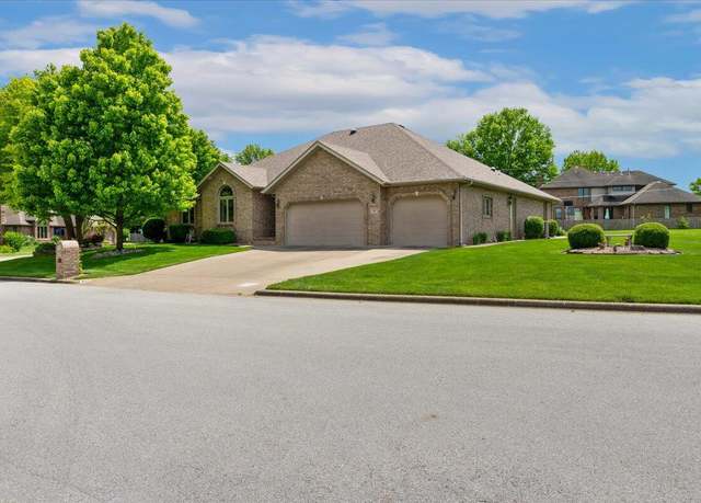 Property at 802 W Honeysuckle Ln, Nixa, MO 65714, 4 beds, 2.5 baths