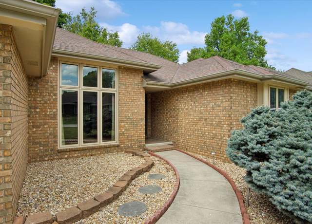 Property at 3055 S Oak Ave, Springfield, MO 65804, 3 beds, 2 baths