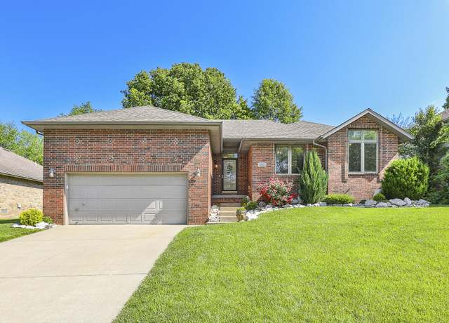 Property at 2349 W Nottingham St, Springfield, MO 65810, 3 beds, 2 baths