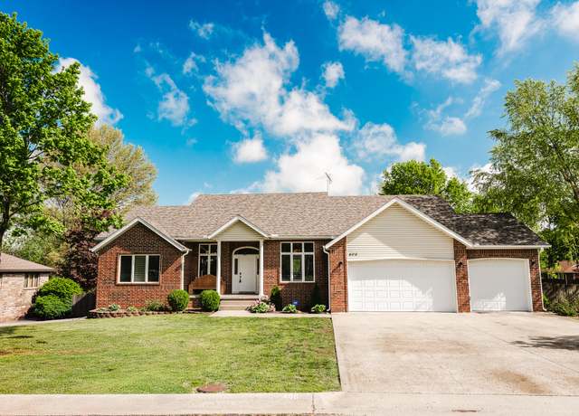 Property at 406 S Cedarbrook Dr, Monett, MO 65708, 5 beds, 3 baths