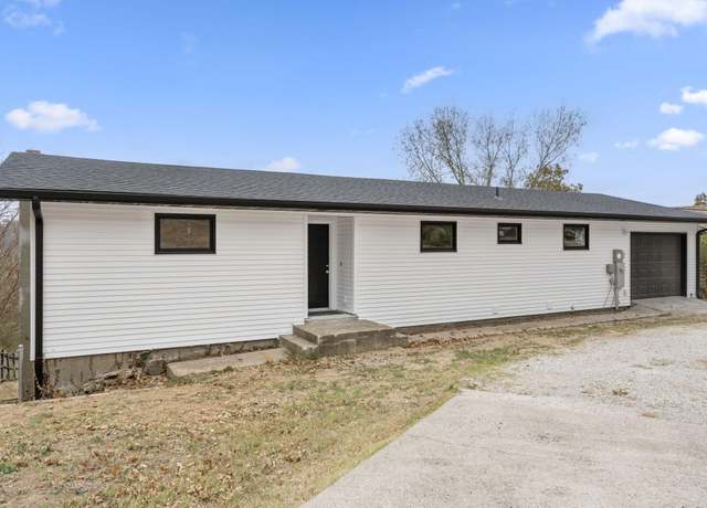 Property at 504 W Hensley St, Branson, MO 65616, 4 beds, 2.5 baths