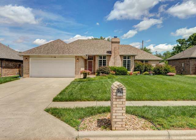 Property at 2133 E Cragmont St, Springfield, MO 65804, 3 beds, 2 baths