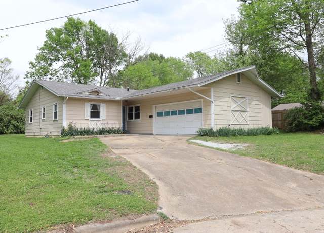 Property at 529 E Mcgee St, Springfield, MO 65807, 3 beds, 2 baths