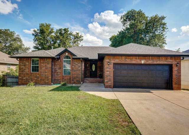 Property at 2376 W Rockwood St, Springfield, MO 65807, 4 beds, 3 baths