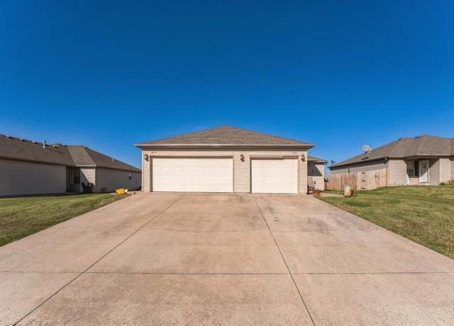 Property at 405 W Summit St Unit A & B, Aurora, MO 65605, 4 beds, 2 baths